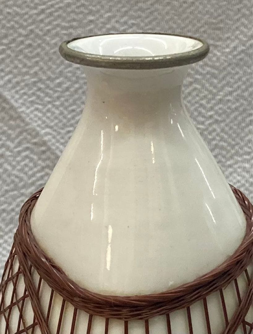 B25s  砥部焼　「淡黄磁竹編飾り付き酒器」銚子　猪口　古砥部　愛山向井　愛媛