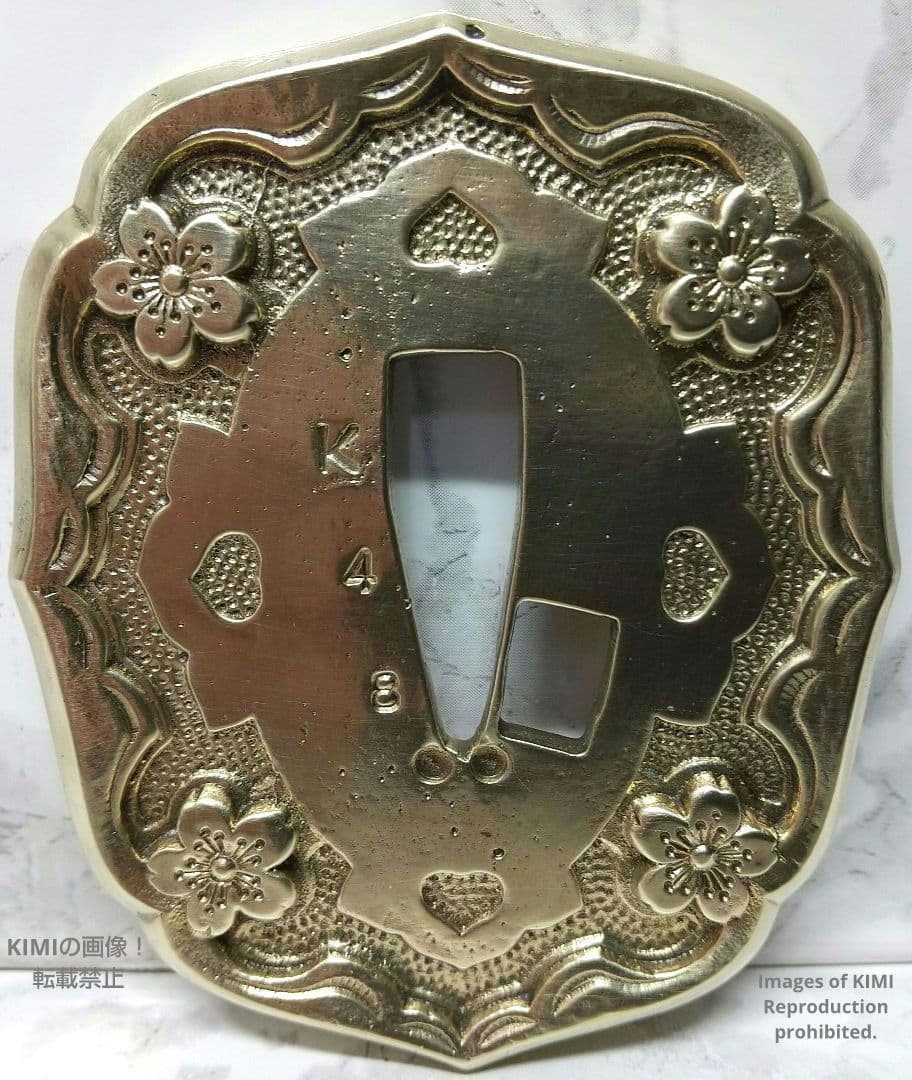 九八式軍刀の鍔 真鍮製 桜 九八式軍刀 Gunto Tsuba 軍装美術 K48