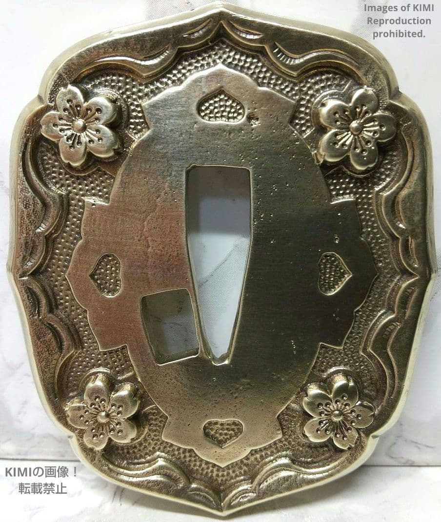 九八式軍刀の鍔 真鍮製 桜 九八式軍刀 Gunto Tsuba 軍装美術 K48