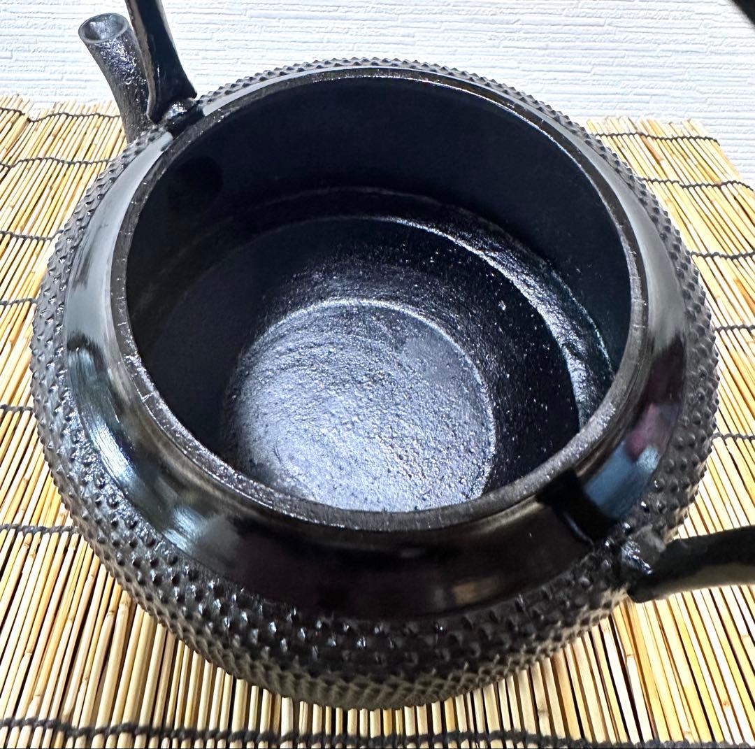 未使用品　成龍堂鋳造所 伝統工芸士 及川　齋（齋峰)造　１８型アラレ　南部鉄瓶