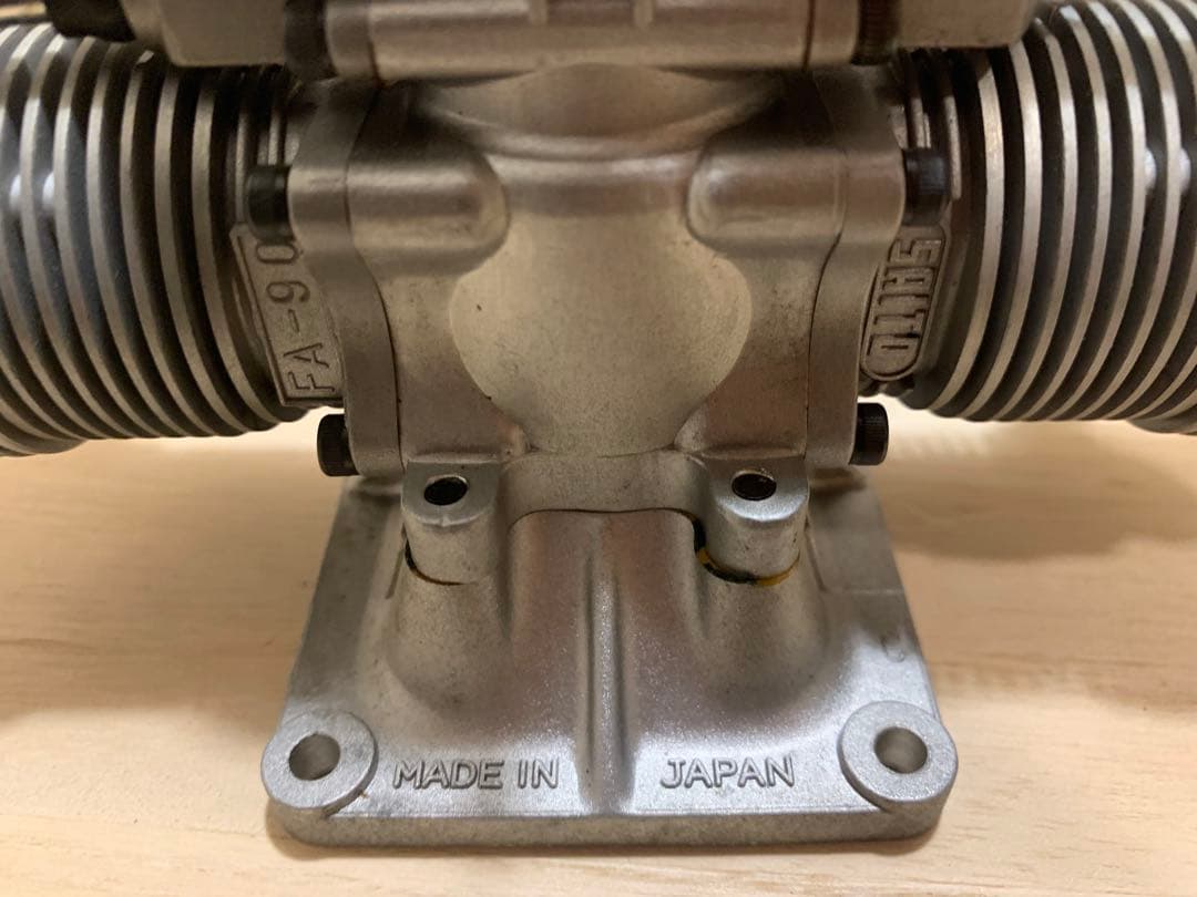 斉藤製作所　FA-90T 4サイクル2気筒水平対向エンジン　模型