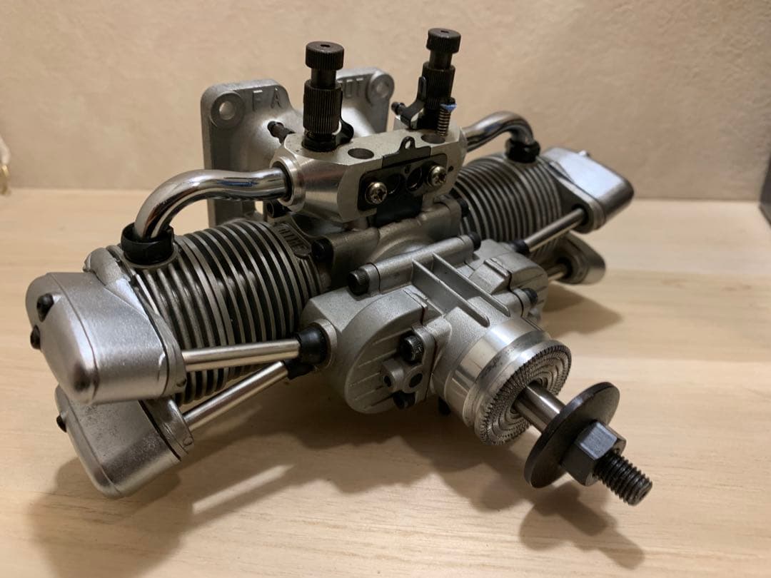 斉藤製作所　FA-90T 4サイクル2気筒水平対向エンジン　模型