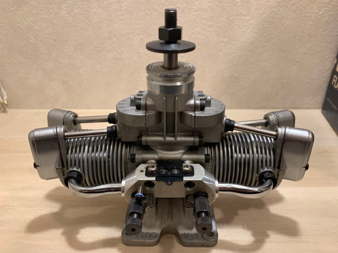 斉藤製作所　FA-90T 4サイクル2気筒水平対向エンジン　模型