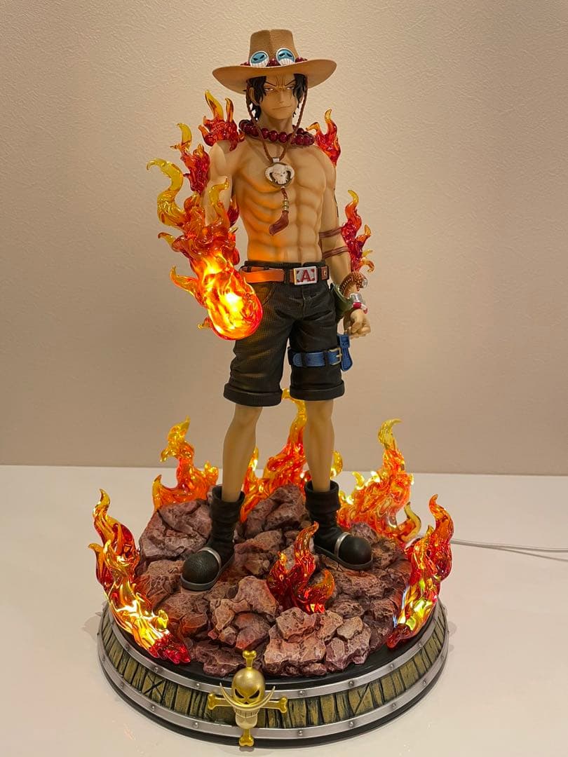 ポートガス・D・エース フィギュア LED付き