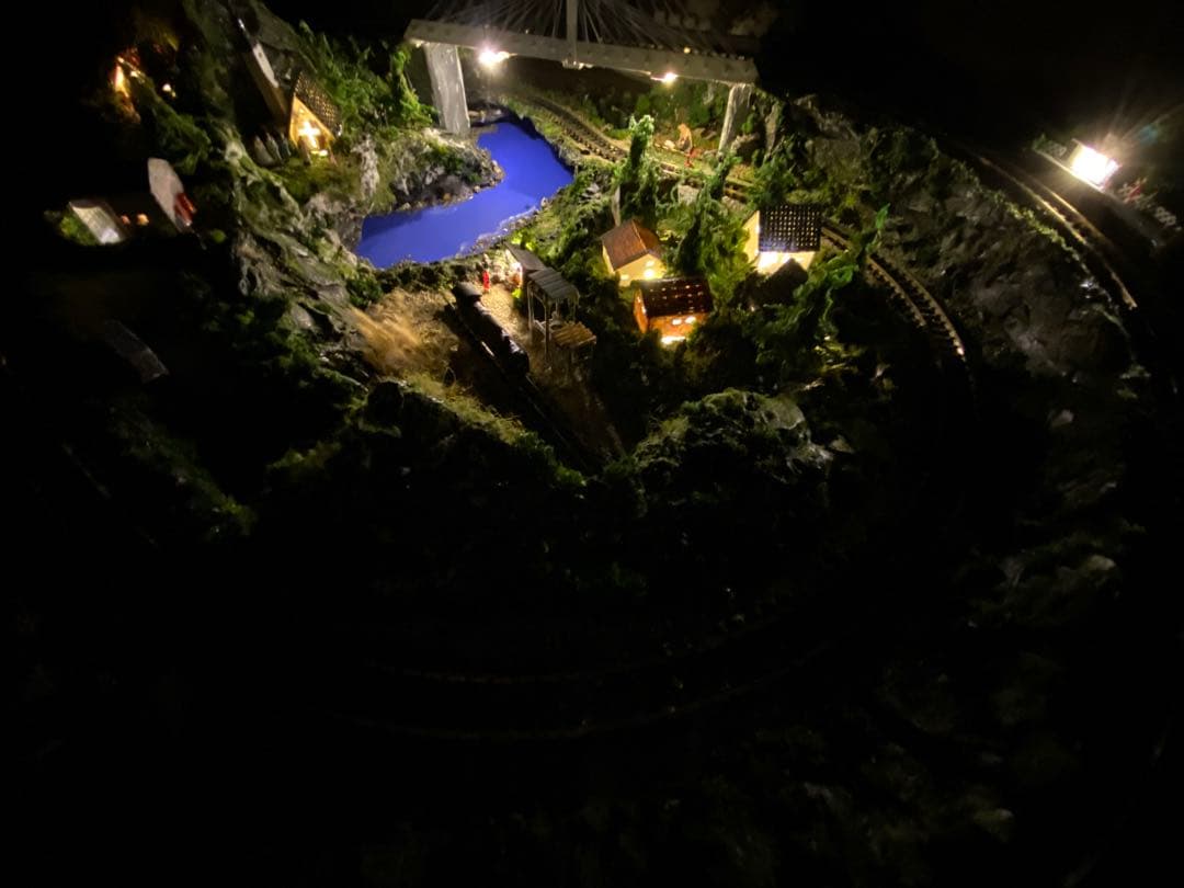 Nゲージ 情景ジオラマ（照明付き・アクリルケース付）