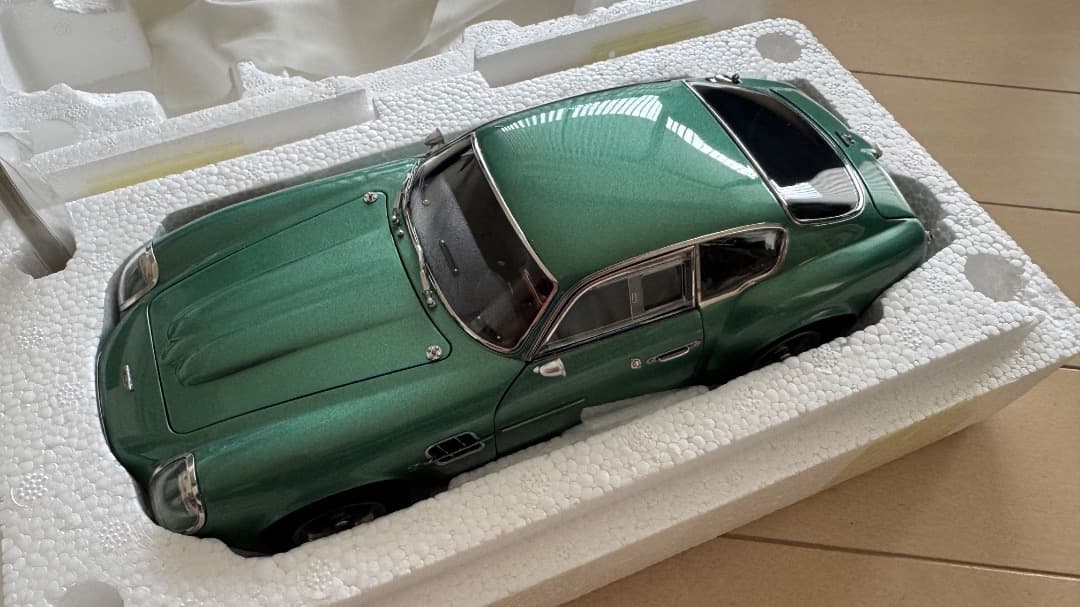CMC 1/18 アストンマーティン DB4 GTツァガート