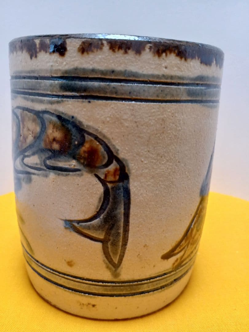 人間国宝金城次郎作　海老文　魚文　筆筒　約11センチ