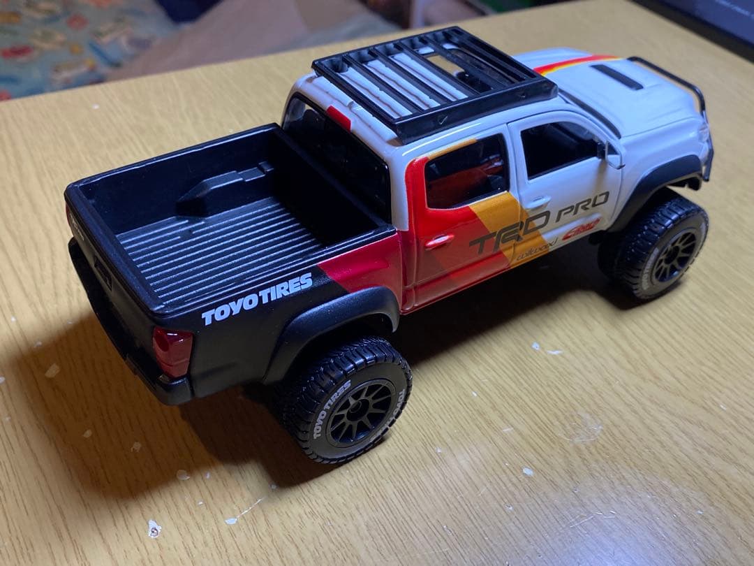マイスト 1/27 トヨタ タコマ TRD プロ ホワイト/レッド/ブラック