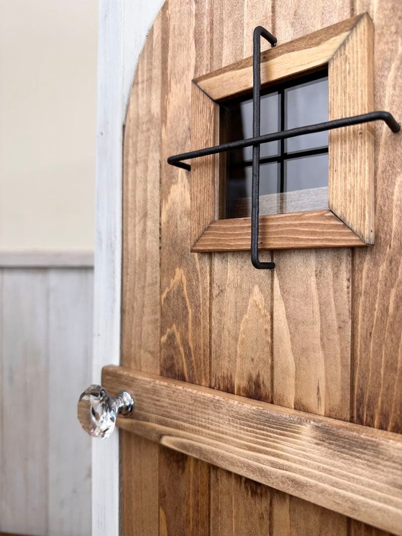 【1点のみ】アンティークな扉のようなキャビネット　キズありのためお値下げ