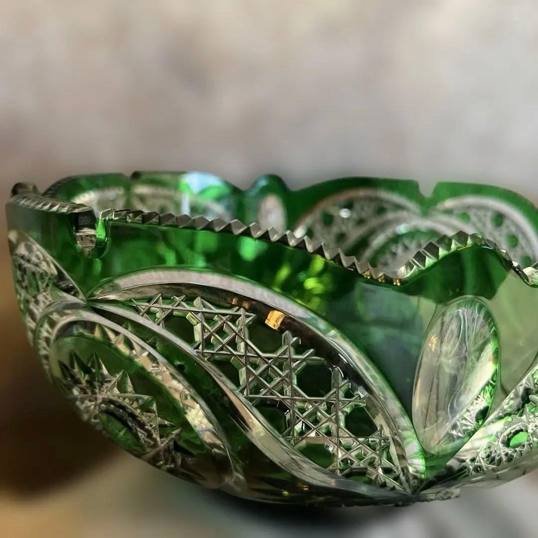 緑色カットクリスタルガラス八角形ボウル　生花用でも飾り用にでも。