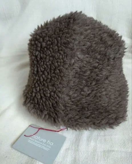 マチュアーハ リバーシブルボアビーニー　ネイビー×ブラウン