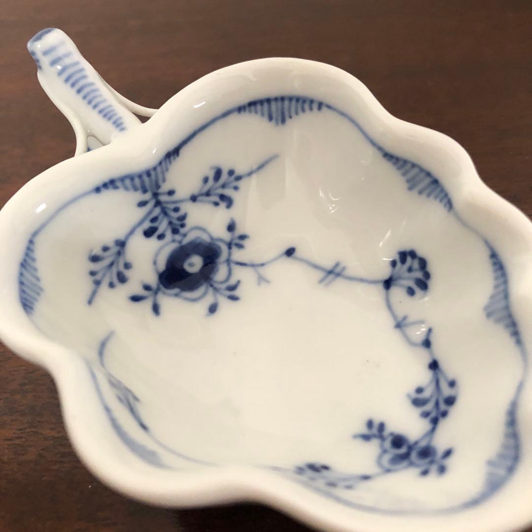   ブルーフルーテッド　リーフディッシュ