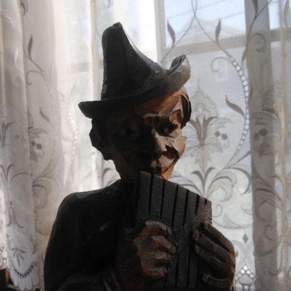 珍品コレクター向け 木製の西洋笛吹き人形