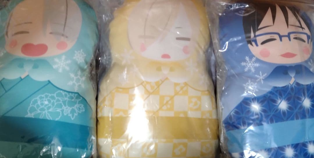 ユーリ!!! on ICE ぴこどろ． マトリョーシカ柄 クッション 3点セット