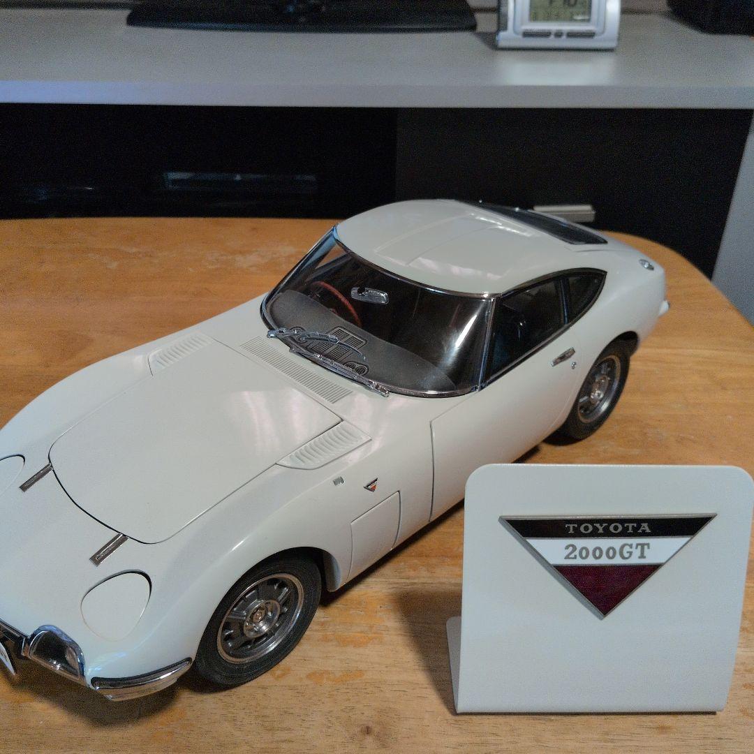 ディアゴディスティニ　TOYOTA 2000GT ミニカー ホワイト1/10