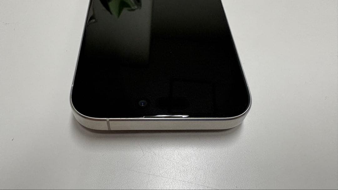 Apple iPhone 15 Pro 本体 ホワイトチタニウム