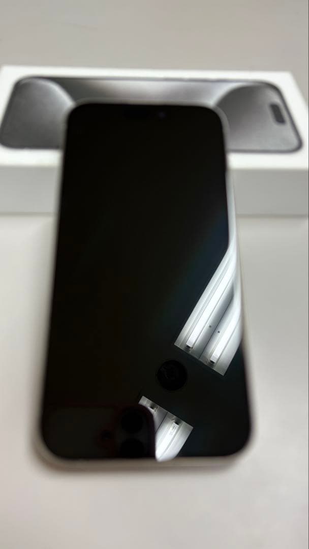 Apple iPhone 15 Pro 本体 ホワイトチタニウム