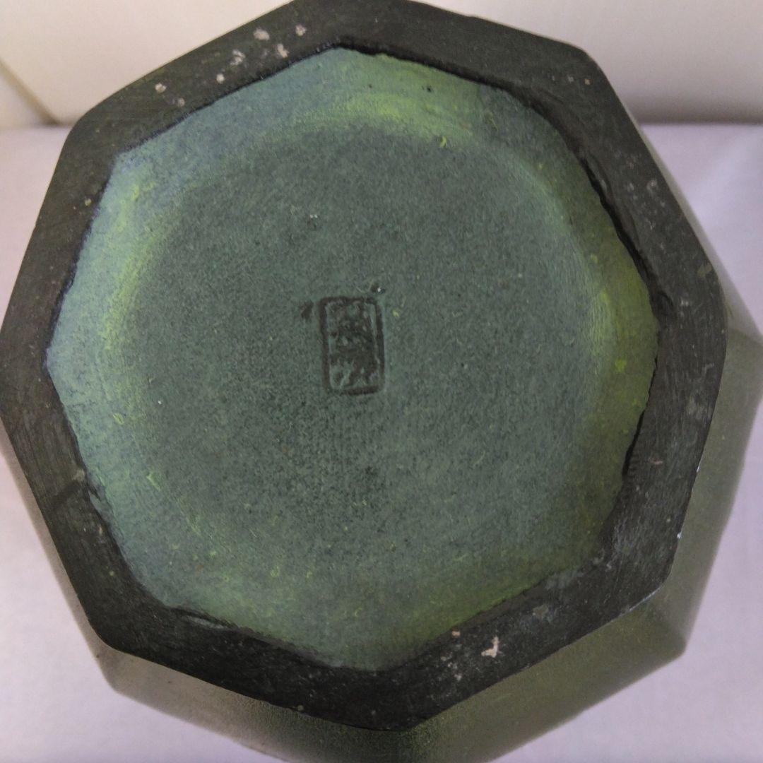 緑色 八角形 鉄製花瓶 浮彫り模様　セール中！