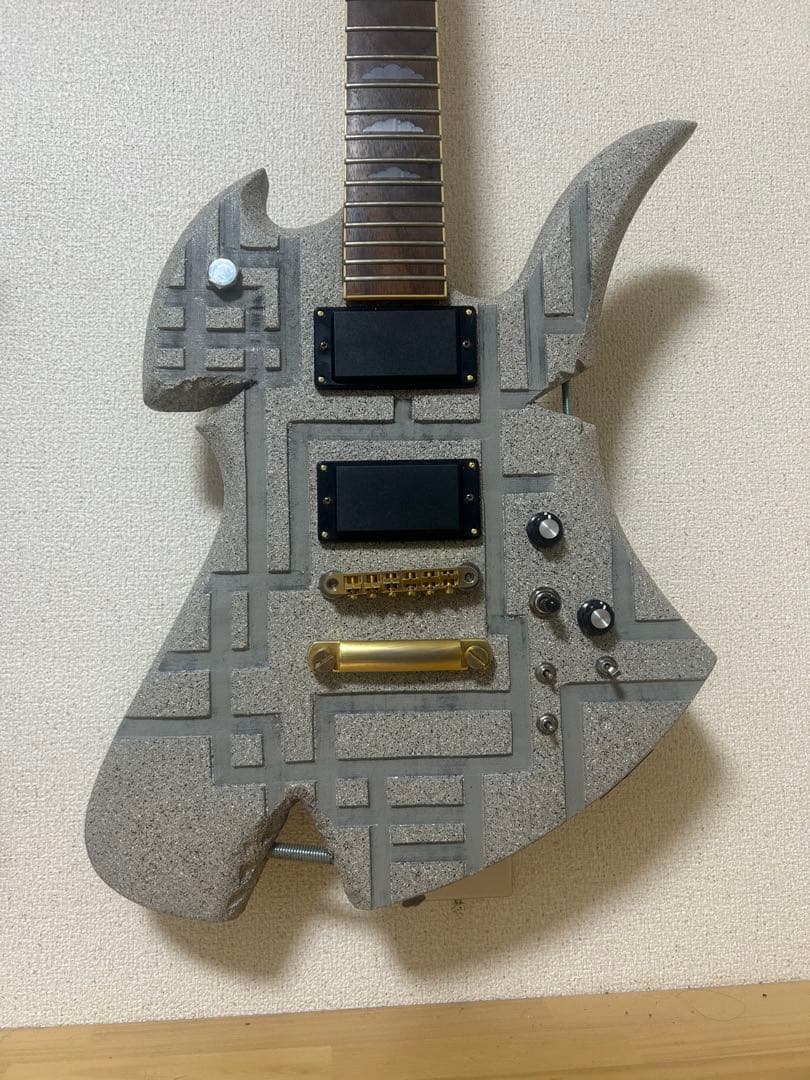 モッキンバード コンクリート