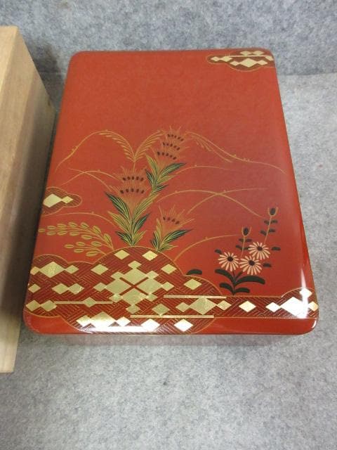 桑原謹製大内塗朱塗金彩蒔絵花柄文庫と硯箱と小物入れの3点共箱付 [B25507]