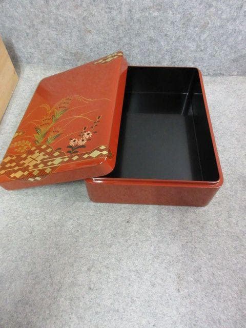 桑原謹製大内塗朱塗金彩蒔絵花柄文庫と硯箱と小物入れの3点共箱付 [B25507]