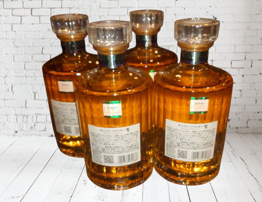 響ホログラム付き未開封700ml ４本です