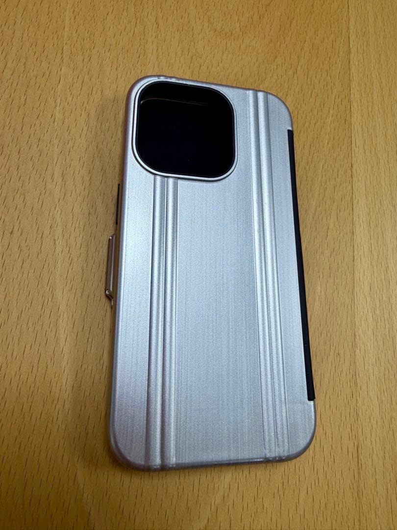 ZERO HALLIBURTON シルバーiPhone15pro手帳型ケース
