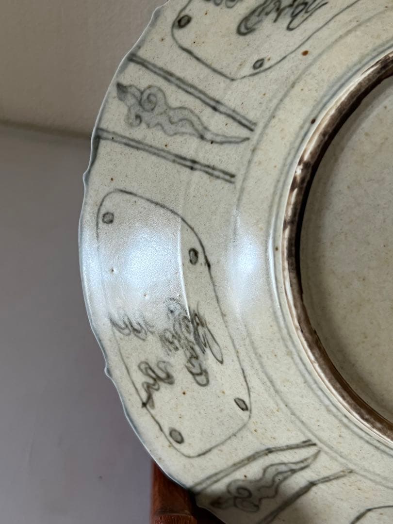 中国古美術　大明宣徳年人物花卉紋皿；西X-7