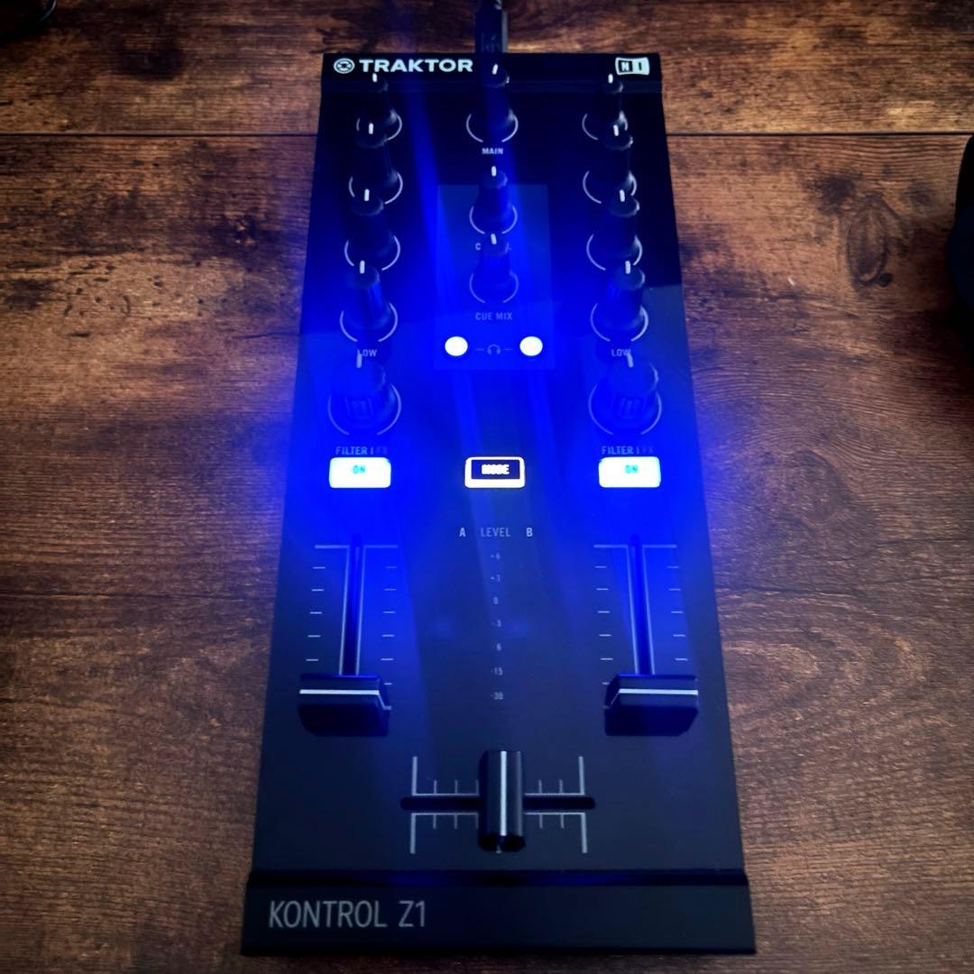 TRAKTOR KONTROL Z1 DJミキサー