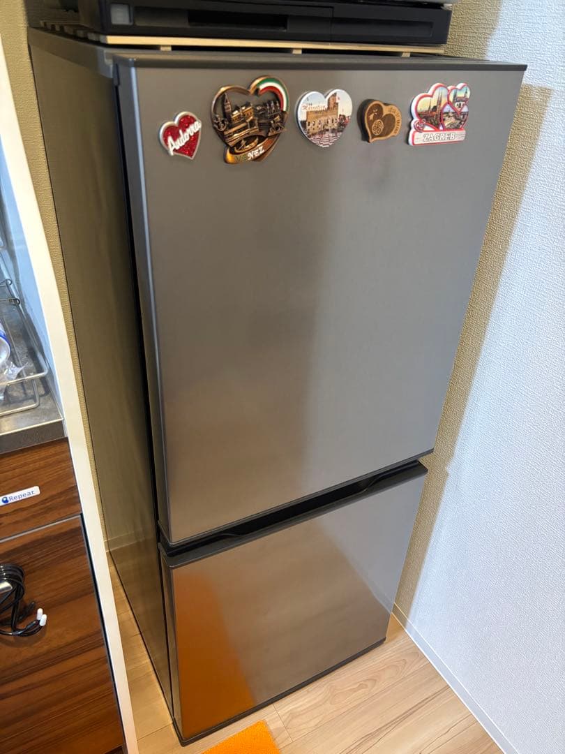 シルバー 2ドア冷蔵庫 冷凍室下部配置