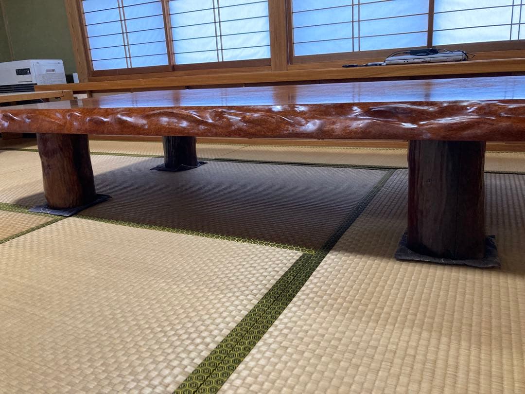 【高級】一枚板　木製長方形座卓 濃い茶色 装飾的な縁取り　アンティーク