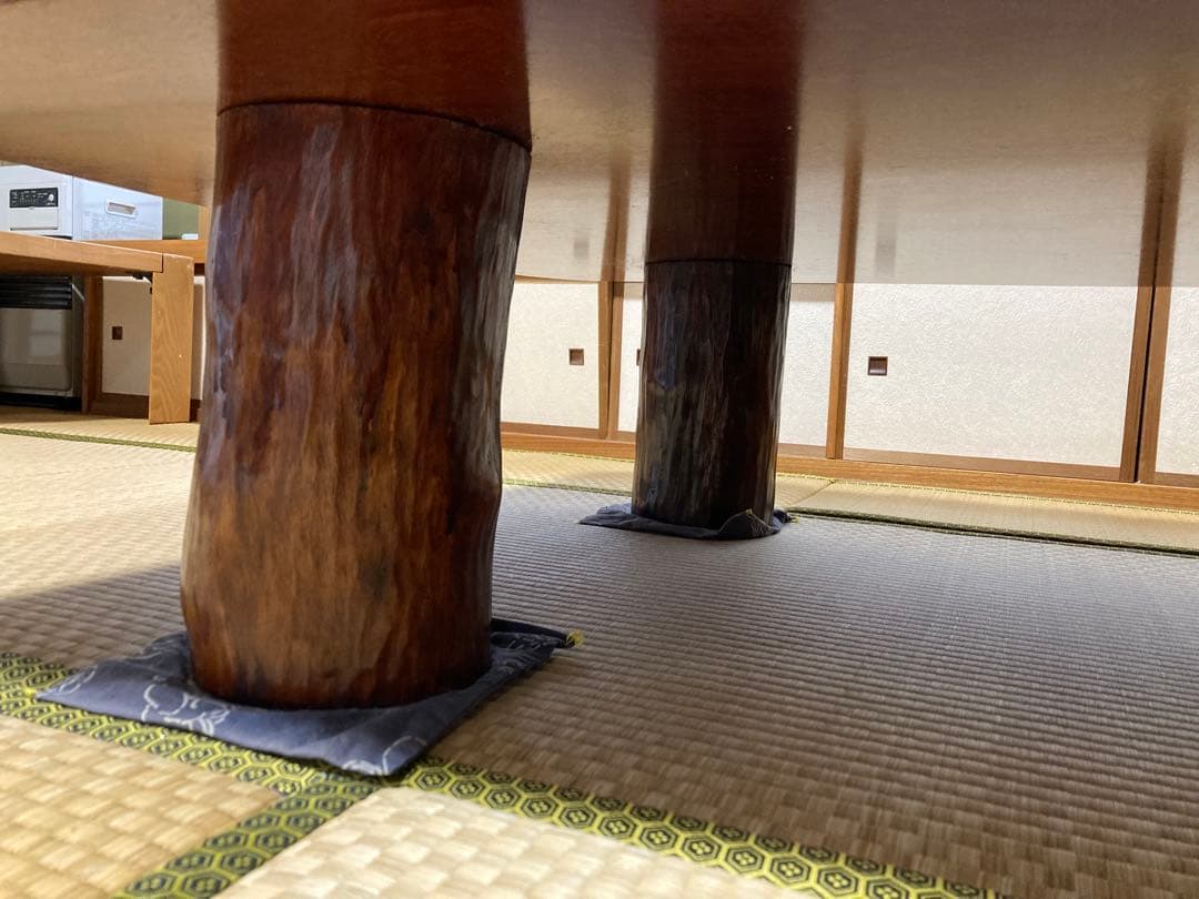 【高級】一枚板　木製長方形座卓 濃い茶色 装飾的な縁取り　アンティーク