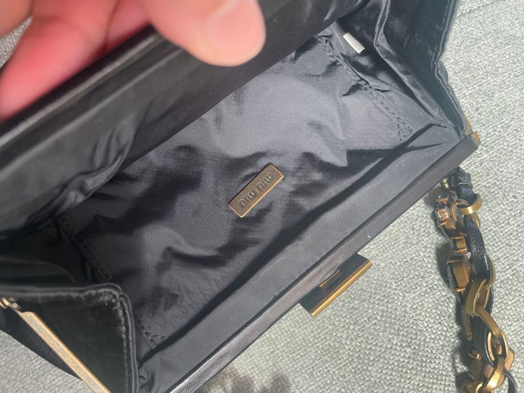 miu miu 黒 サテン パーティーバッグ