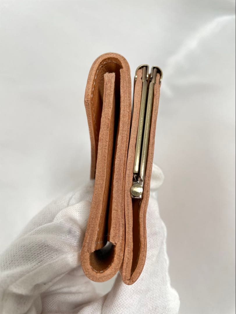 未使用 IL BISONTE イルビゾンテ 三つ折り財布 がま口 コンパクト