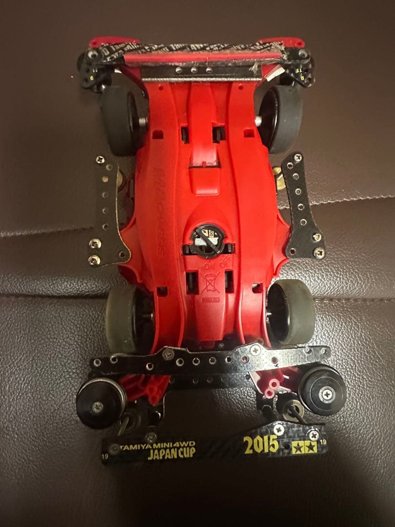 タミヤ ミニ四駆 レッド カーボンファイバーシャーシ