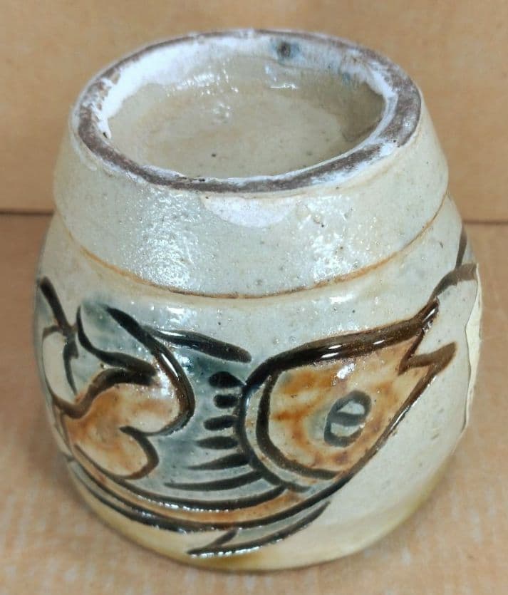 【本物保証】金城次郎 古酒呑(魚紋クース呑) 共箱 栞 人間国宝 壺屋焼 壷屋焼