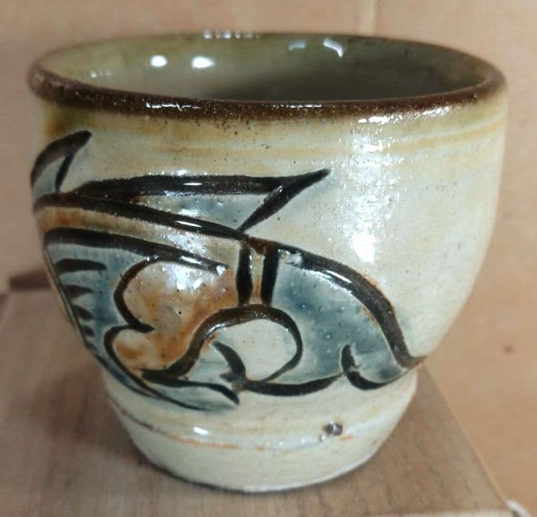 【本物保証】金城次郎 古酒呑(魚紋クース呑) 共箱 栞 人間国宝 壺屋焼 壷屋焼