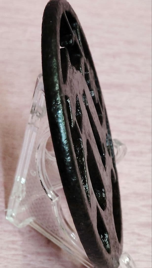 刀装具 鐔 鍔 無銘 鉄地 梅樹草庵図透かし 丸形鐔 時代物