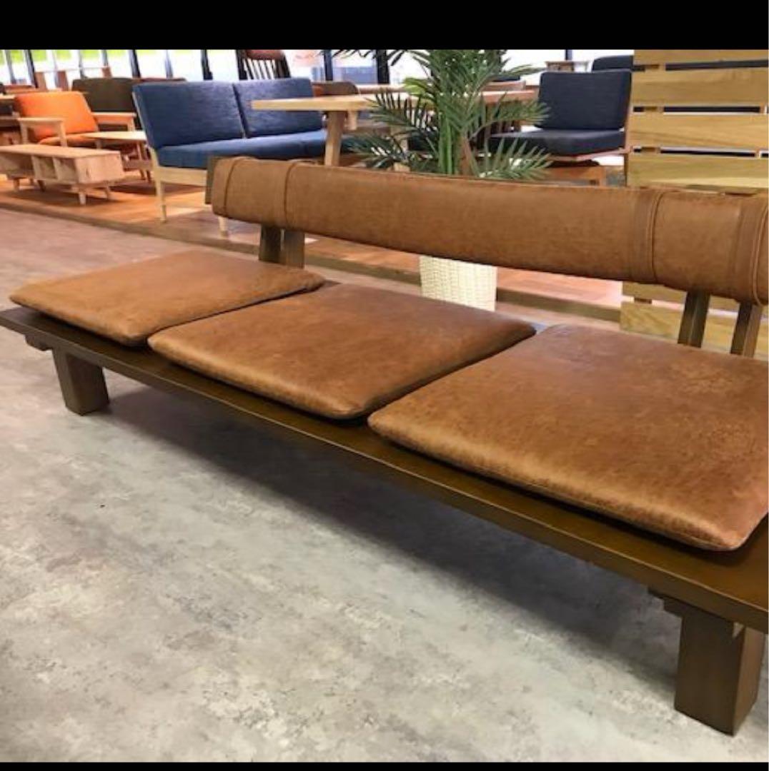 ①ダイニングテーブル