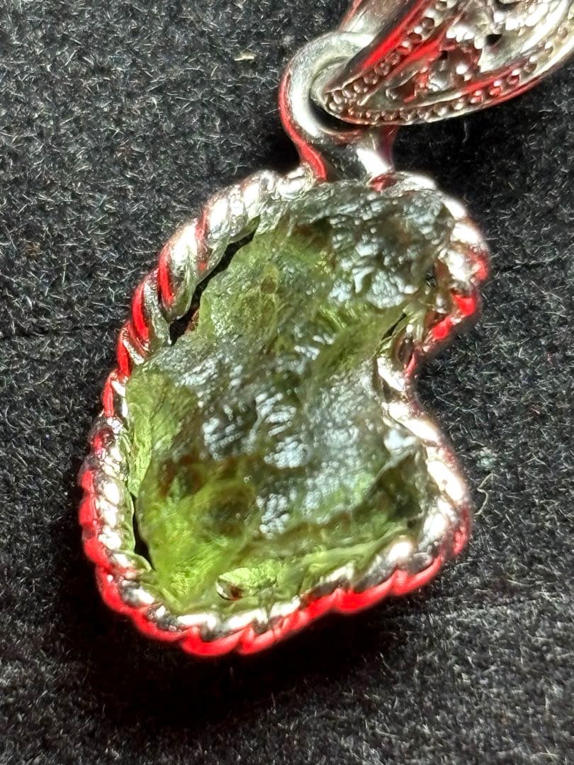 【新入荷】モルダバイトペントプ　鑑定書付き　隕石（新品未使用）高品質　希少！最強