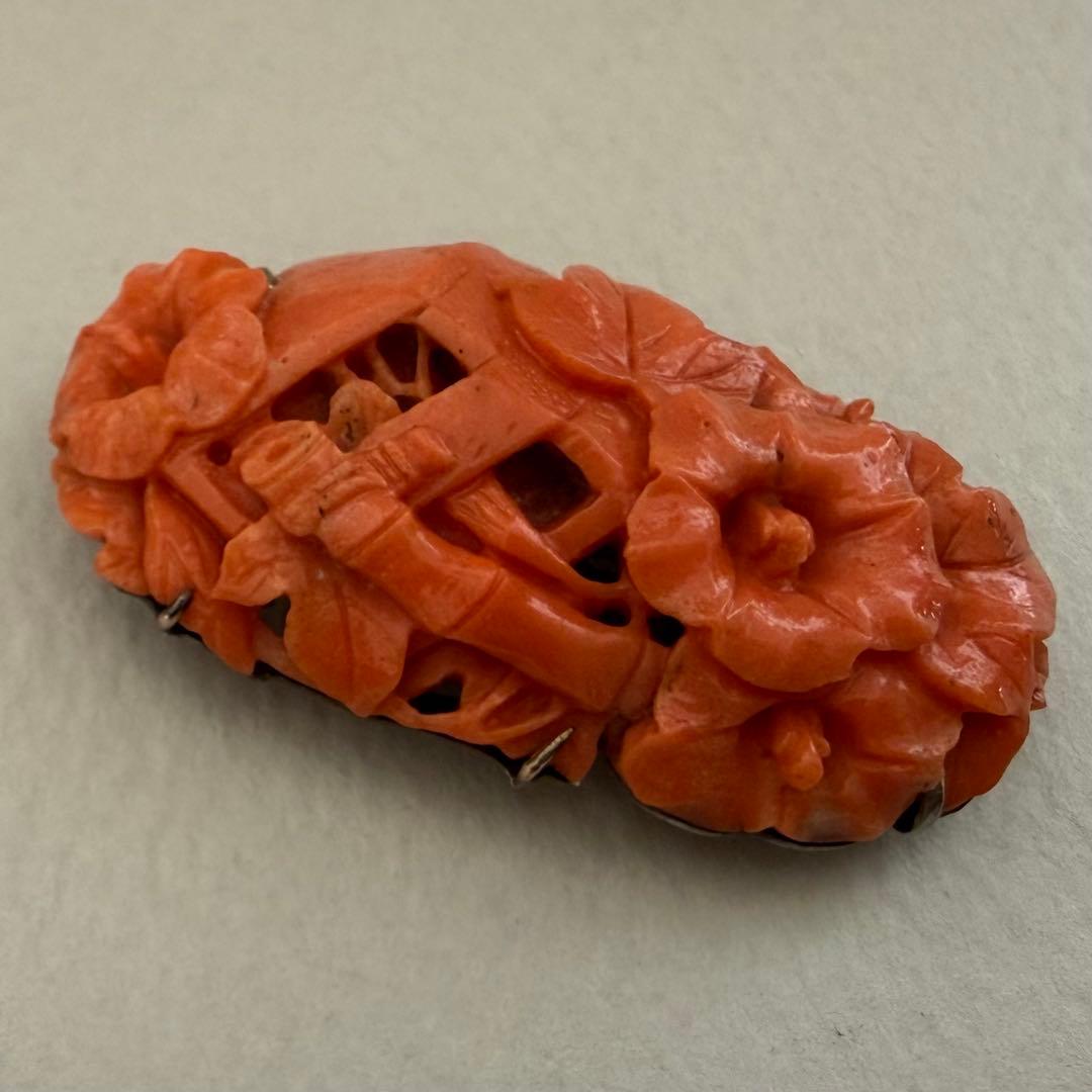 アンティーク珊瑚帯留　花籠　美しい彫り　台は合金