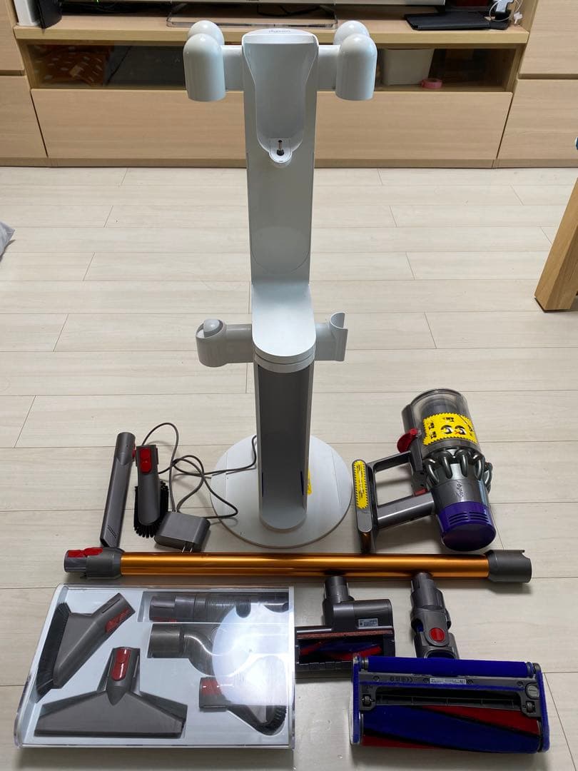 Dyson ダイソンSV12本体とアタッチメントセット　ジャンク品