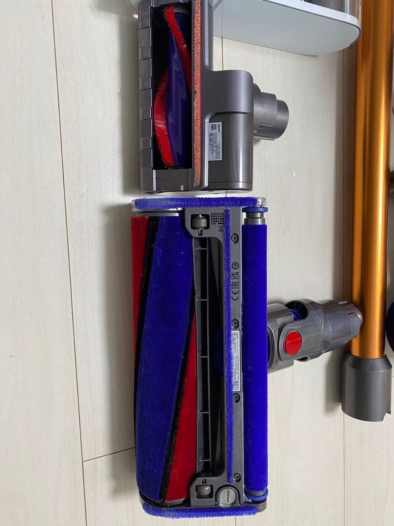 Dyson ダイソンSV12本体とアタッチメントセット　ジャンク品