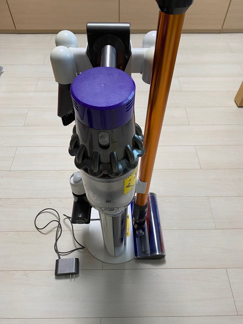 Dyson ダイソンSV12本体とアタッチメントセット　ジャンク品