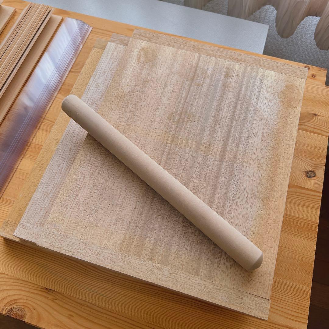 たたら板38枚　粘土板3枚　伸ばし棒　陶芸