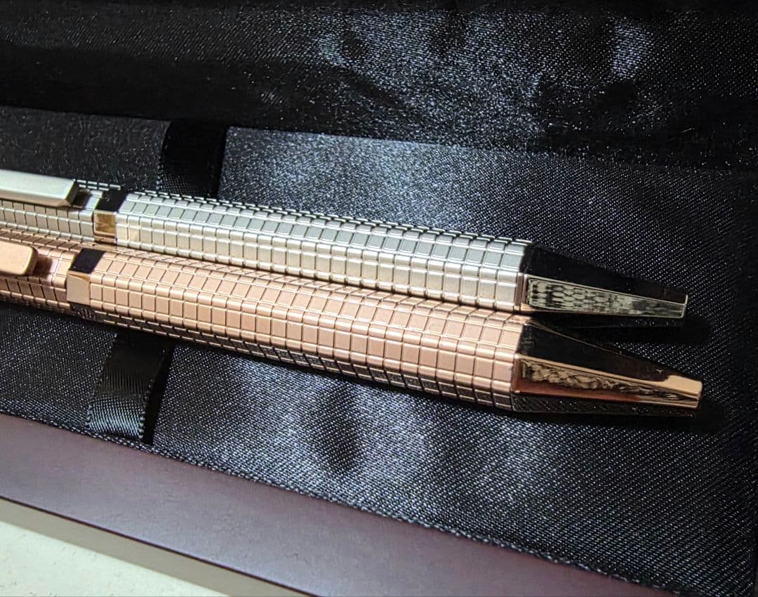 オーデマピゲ　ボールペン　シルバー・ローズゴールド　2本セット　箱付き　新品