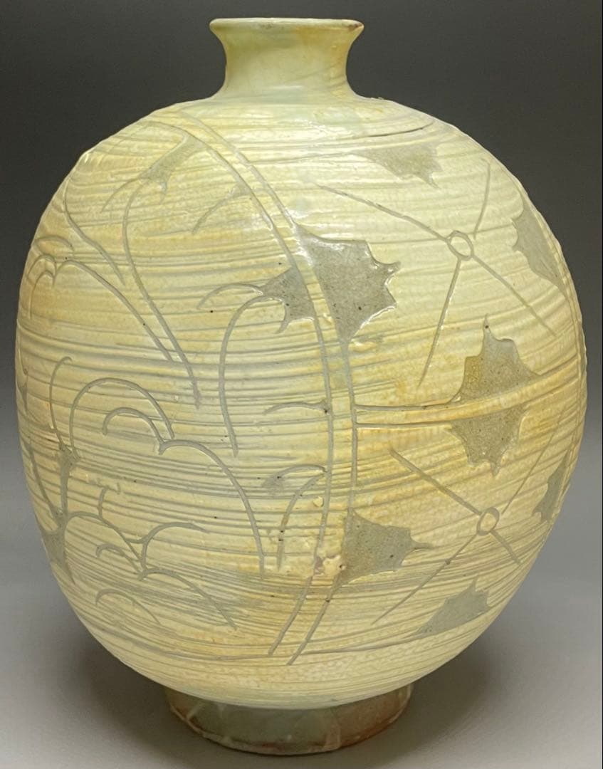 李朝　粉青沙器　扁壺　牡丹文　y023