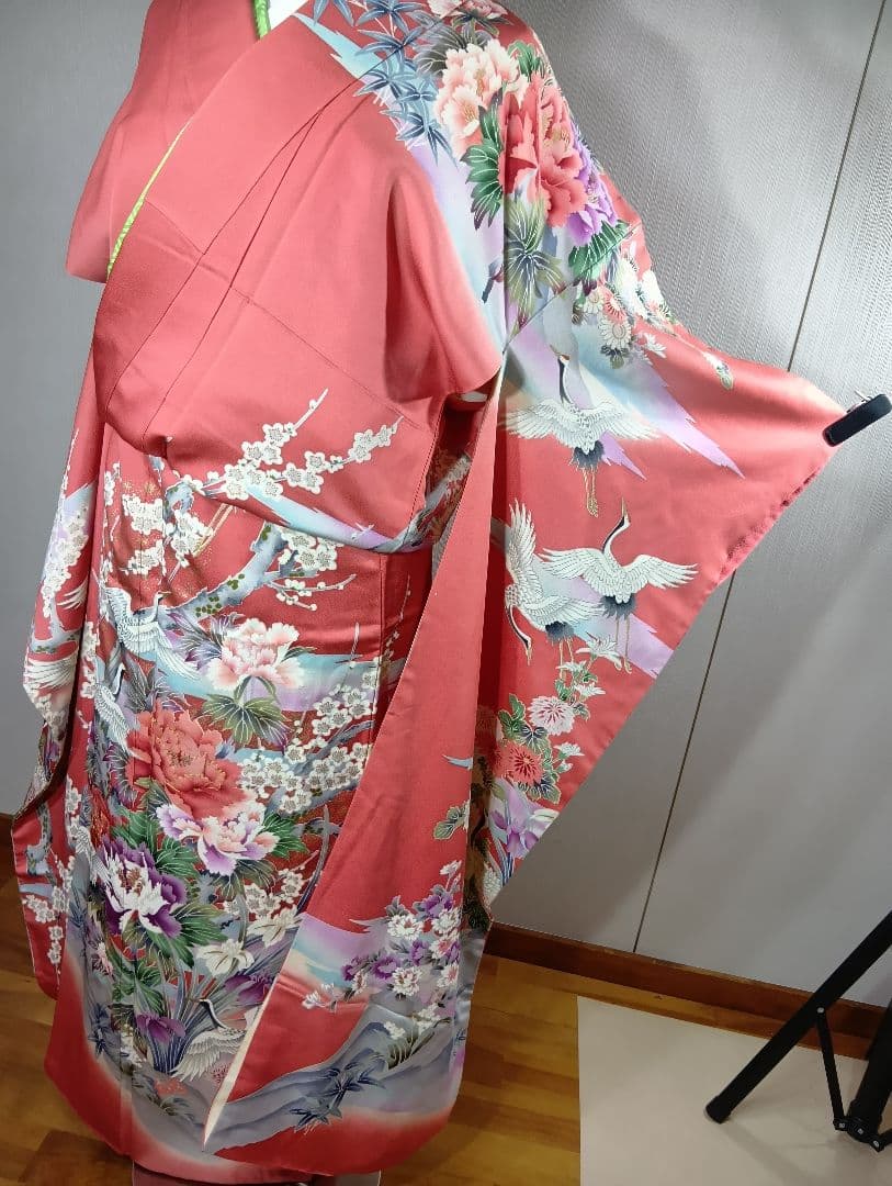 (矢2626m)☆正絹☆振袖 コーラルピンク☆ 花鳥柄晴れ着成人式