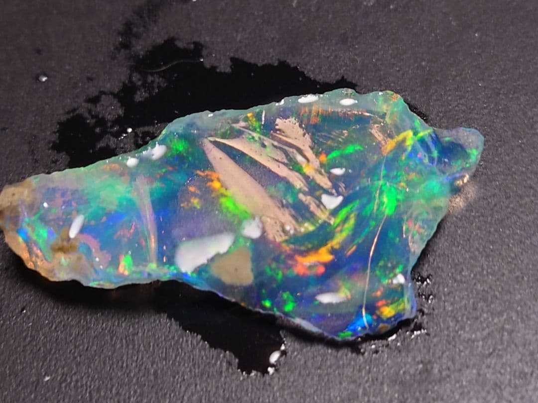 ウェロ産　チョーク　エチオピアオパール　標本　鉱物　原石　プレシャス　虹