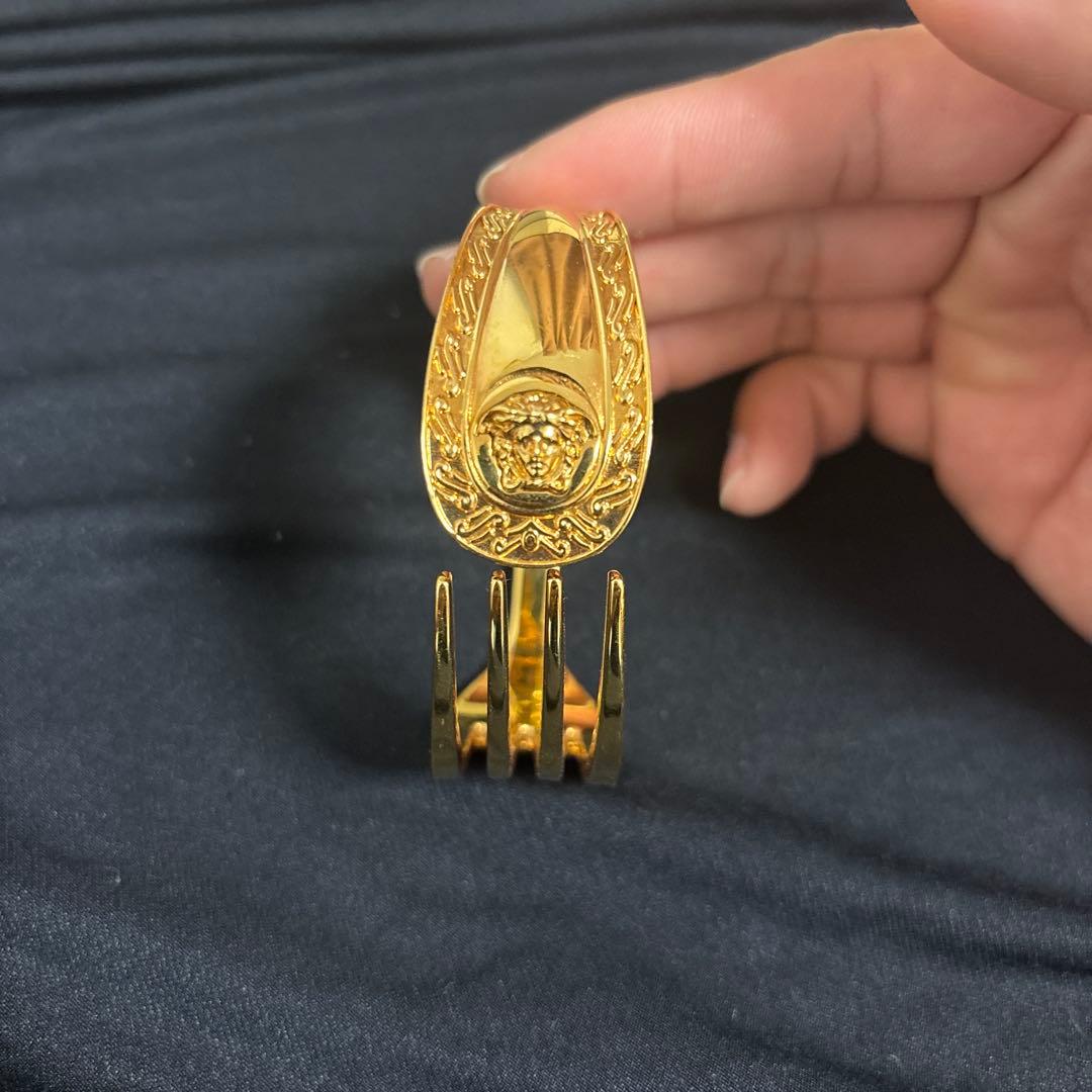 VERSACEゴールドフォークデザインバングル